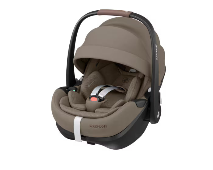 MAXI COSI PLAZA+ TWILLIC TRUFFLE 3 Piece Bundle
Plaza+ Stroller & Carrycot.
Pebble 360 Pro Car Seat.
FamilyFix 360 Pro Base.