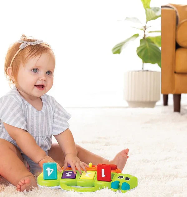 Infantino LIGHT ‘N SOUND POP UP BUDDY™