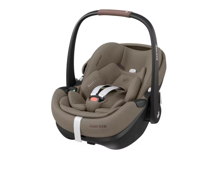 MAXI COSI PLAZA+ TWILLIC TRUFFLE 3 Piece Bundle

Plaza+ Stroller & Carrycot.
Pebble 360 Pro Car Seat.
FamilyFix 360 Pro Base.