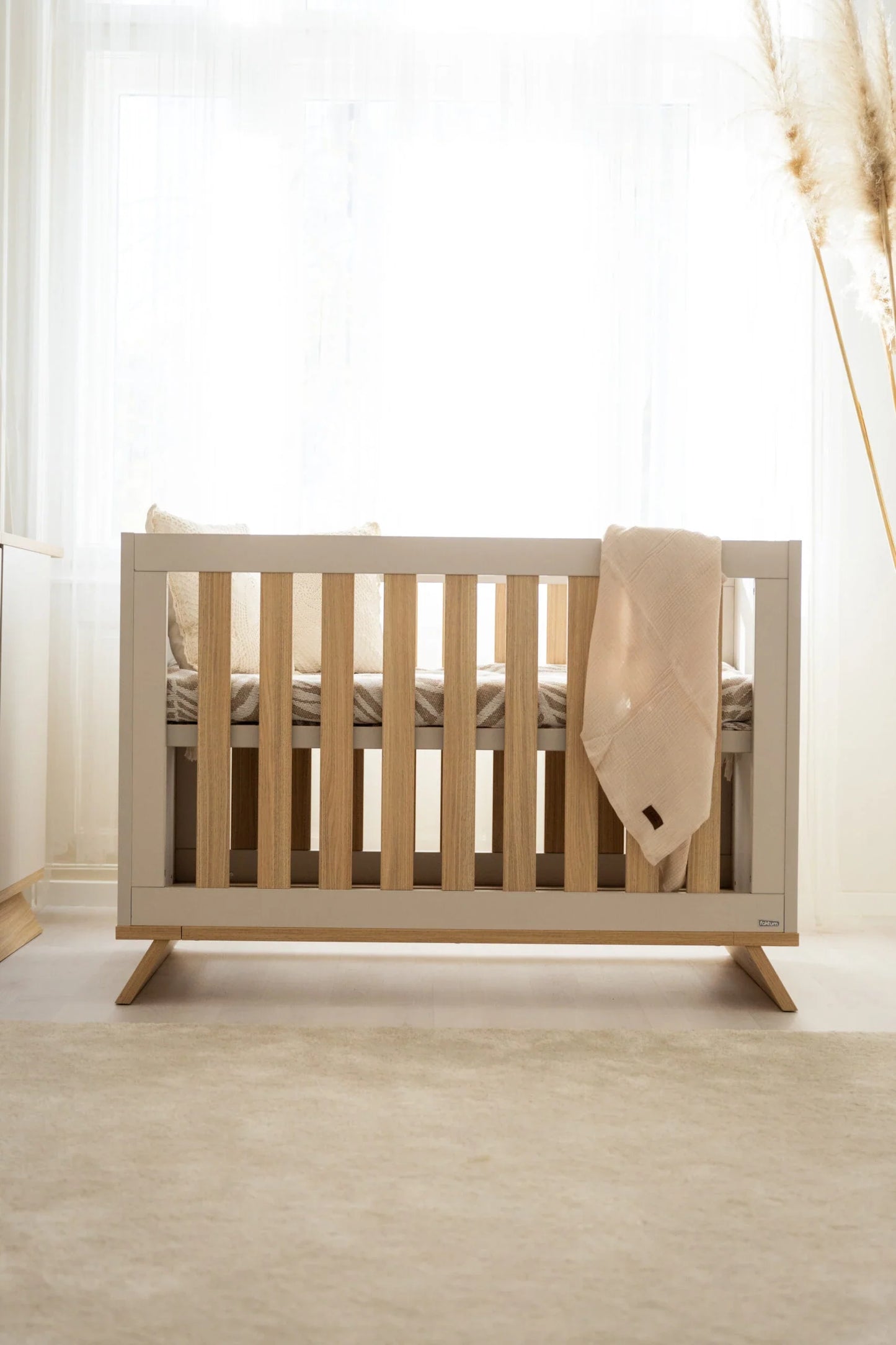 Faktum - Sienna Convertible Baby & Toddler Cot - Adjustable Mattress Base - Cashmere