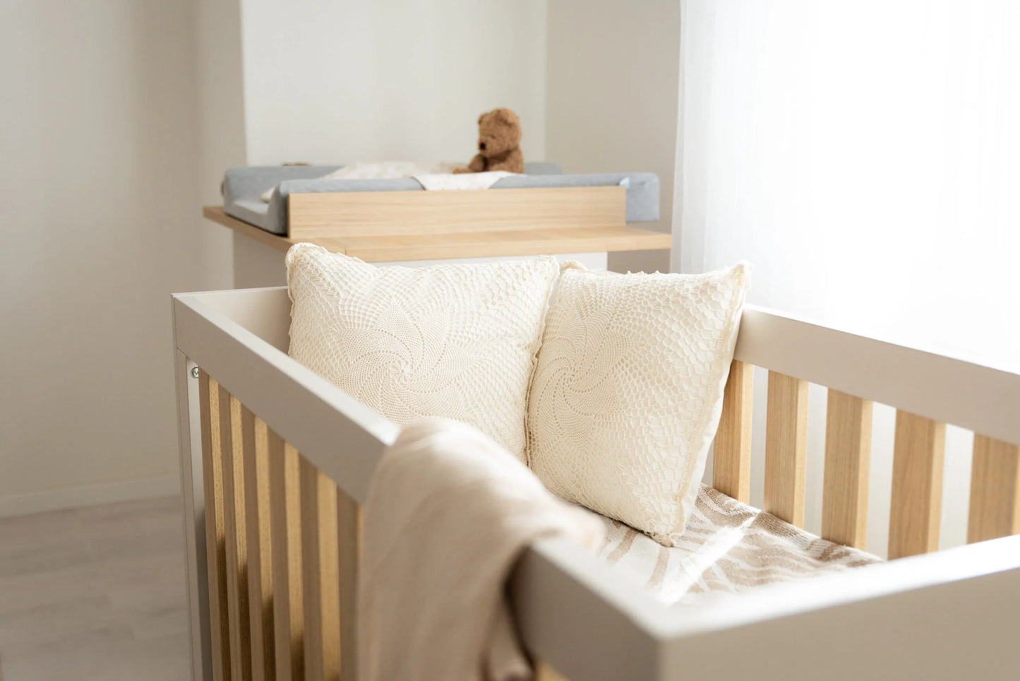 Faktum - Sienna Convertible Baby & Toddler Cot - Adjustable Mattress Base - Cashmere