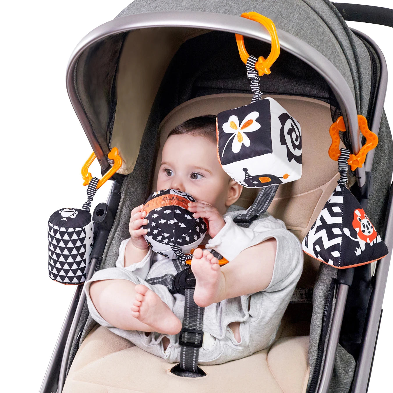 Tumama Kids - Geometric Hanging Rattle Set - Black And White