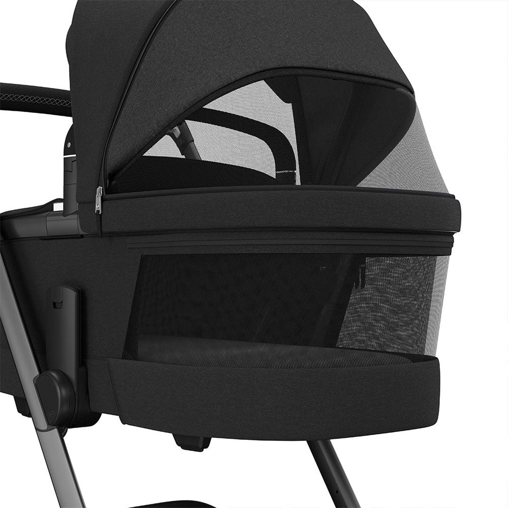 FAME - TWILLIC BLACK 4 Piece Bundle

Fame Stroller.
Carrycot.
Pebble 360 Pro Car Seat.
FamilyFix 360 Pro Base.