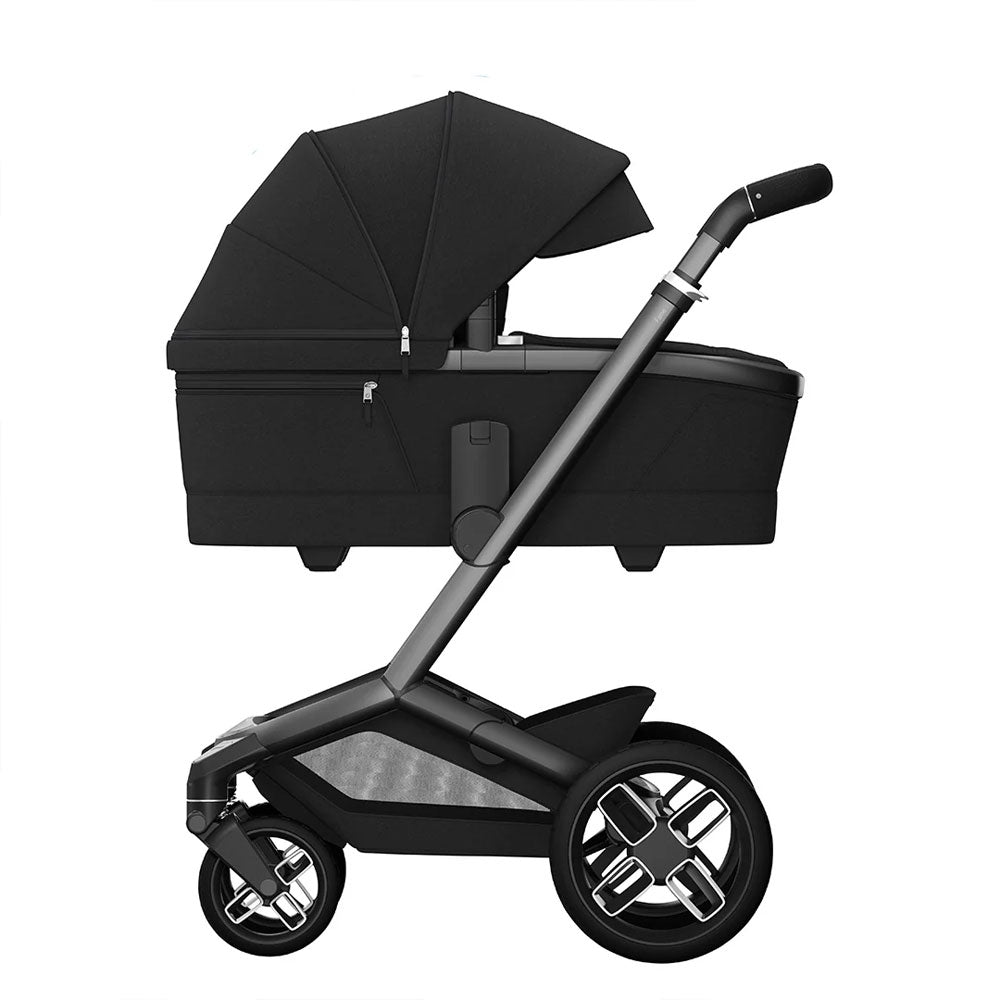FAME - TWILLIC BLACK 4 Piece Bundle

Fame Stroller.
Carrycot.
Pebble 360 Pro Car Seat.
FamilyFix 360 Pro Base.