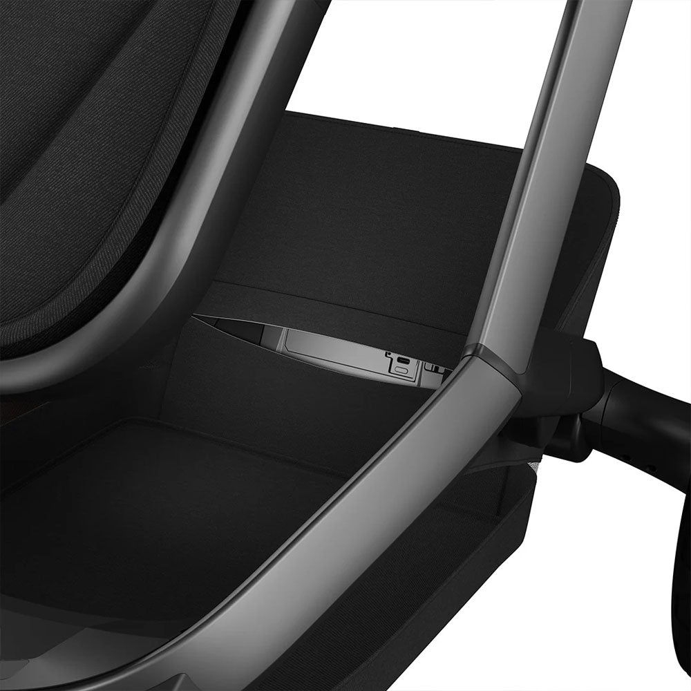 FAME - TWILLIC BLACK 4 Piece Bundle

Fame Stroller.
Carrycot.
Pebble 360 Pro Car Seat.
FamilyFix 360 Pro Base.