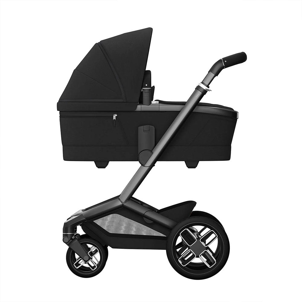 FAME - TWILLIC BLACK 4 Piece Bundle

Fame Stroller.
Carrycot.
Pebble 360 Pro Car Seat.
FamilyFix 360 Pro Base.