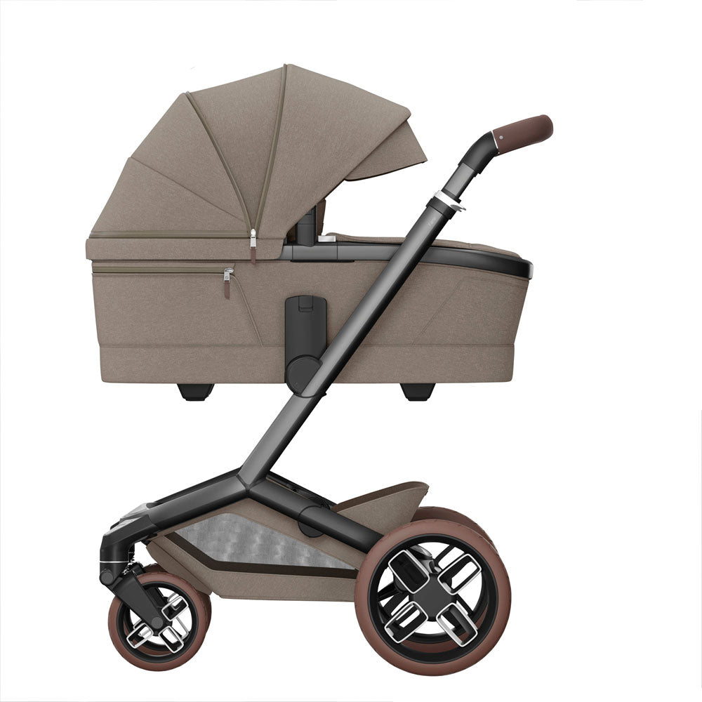 FAME - TWILLIC TRUFFLE 4 Piece Bundle

Fame Stroller.
Carrycot.
Pebble 360 Pro Car Seat.
FamilyFix 360 Pro Base.