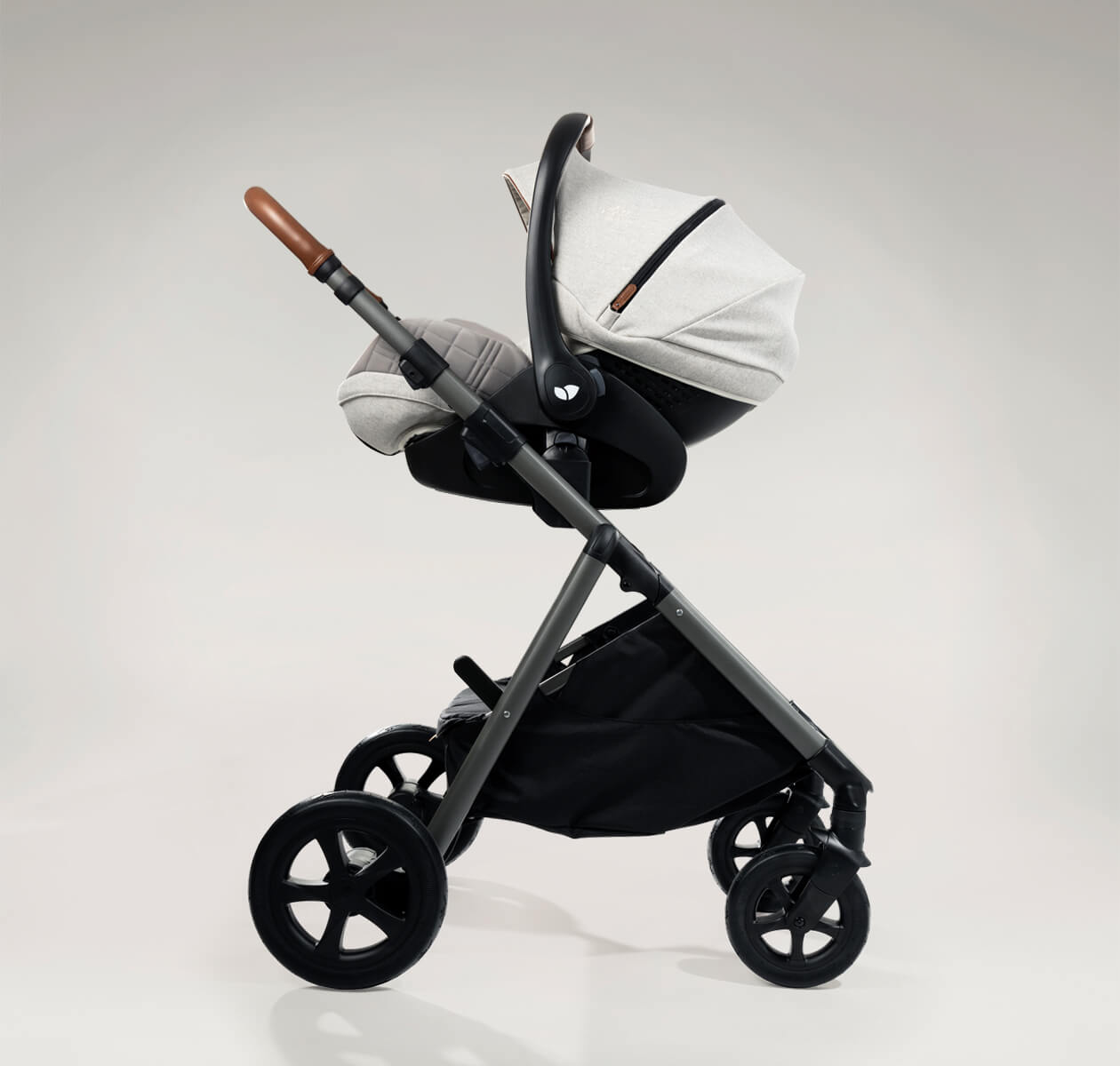 Aeria stroller signature Oyster + I-Level car seat signature with LX 2 Isofix base